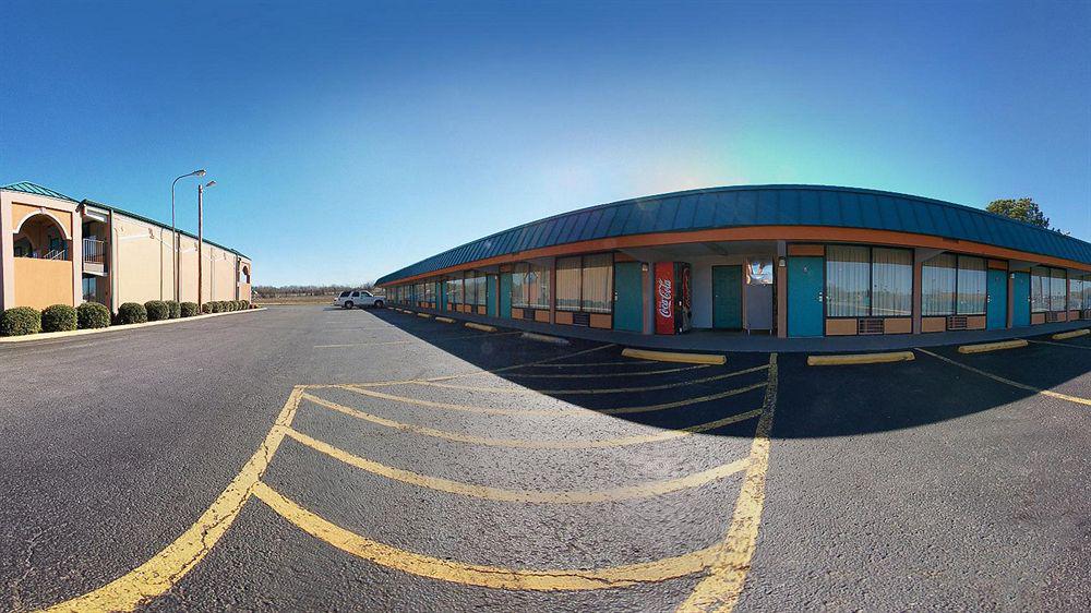 Days Inn By Wyndham Dickson Exterior foto